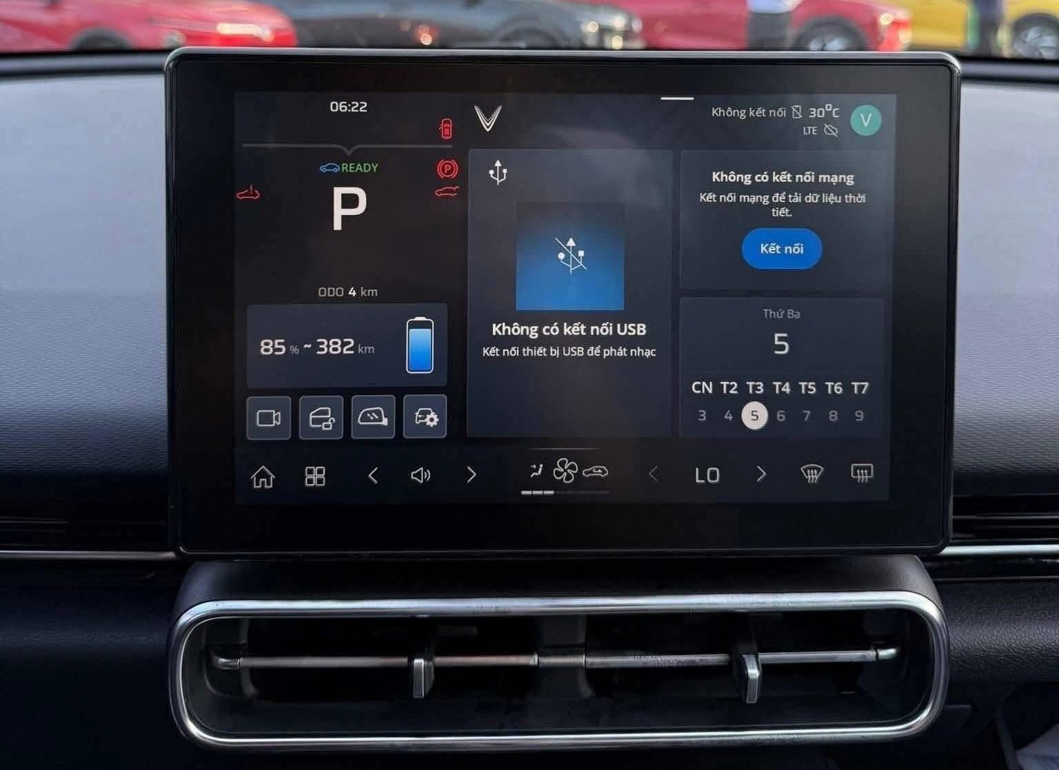 VINFAST LIMO GREEN 13