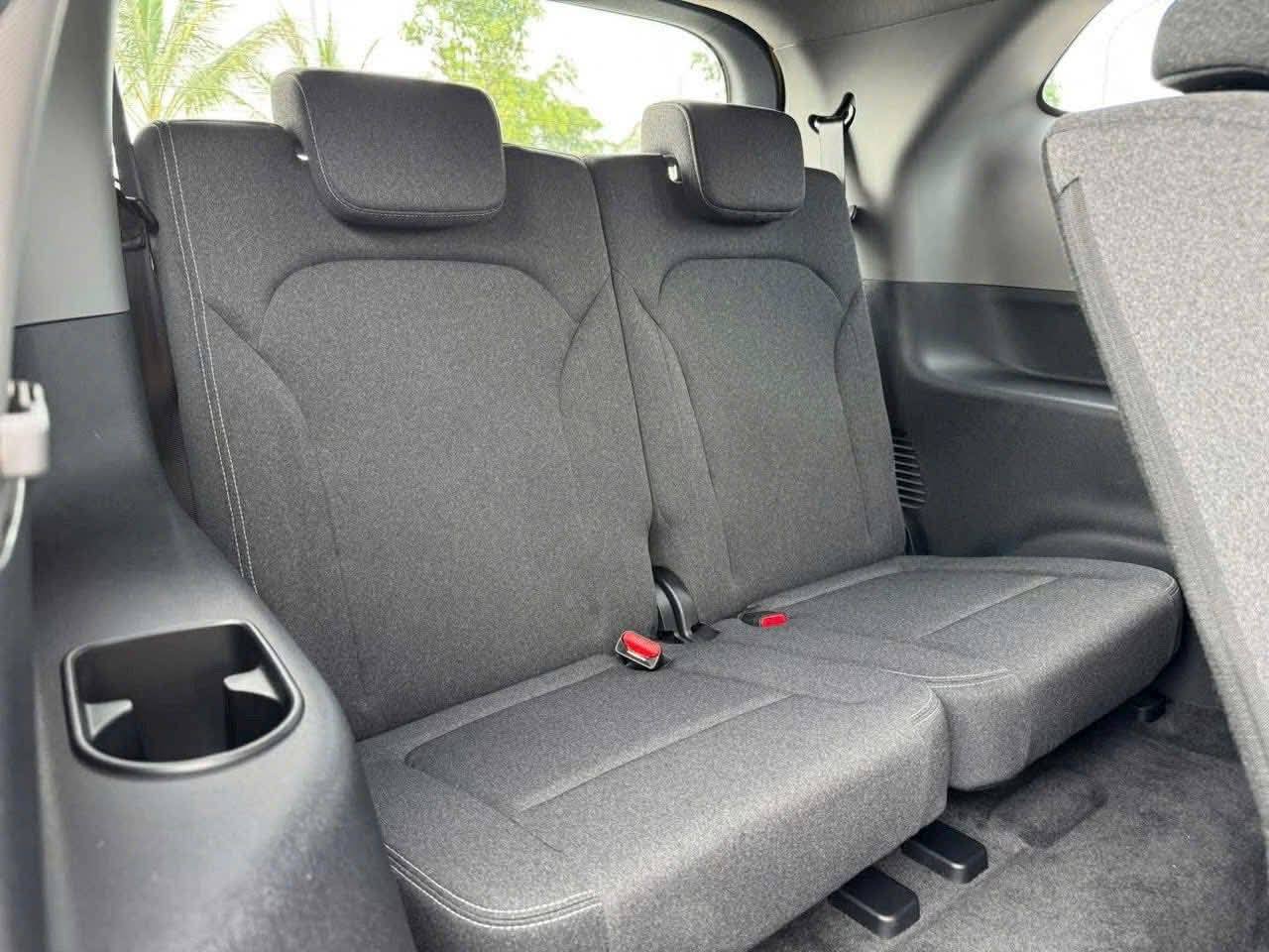 VINFAST LIMO GREEN 11