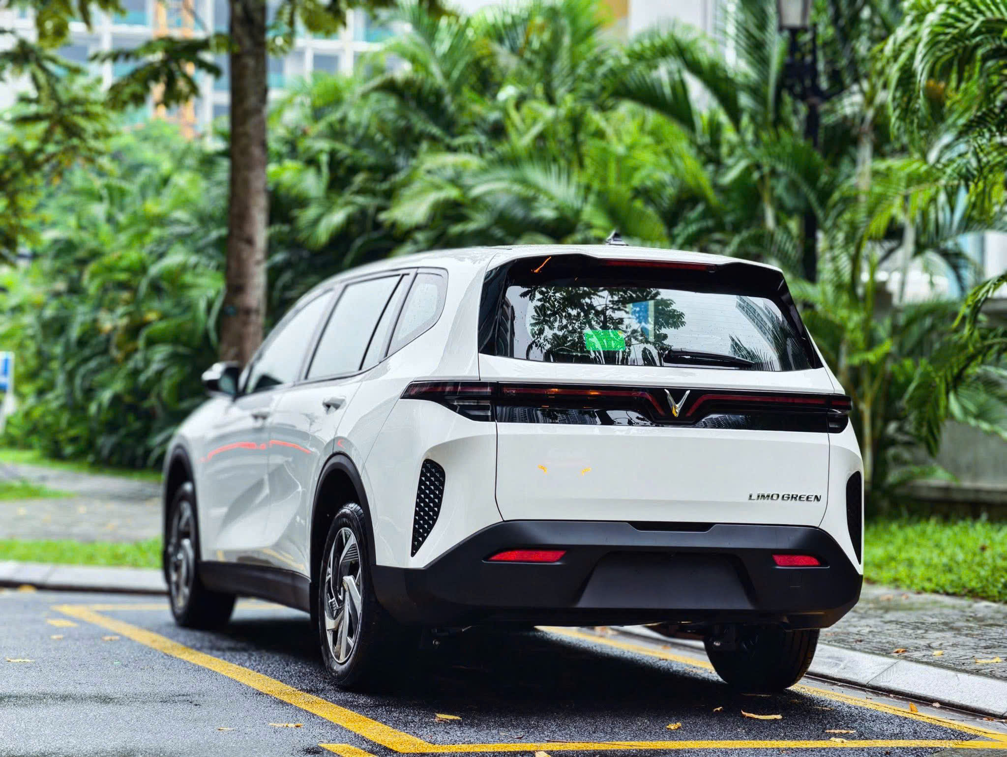 VINFAST LIMO GREEN 7